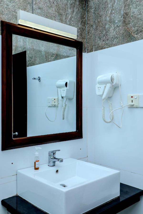 The Valampuri Otel Jaffna Dış mekan fotoğraf